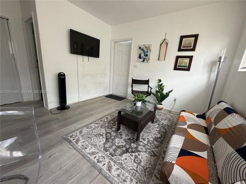 6-461 Sw 6th St, Miami, FL, 33130-2850 | Card Image