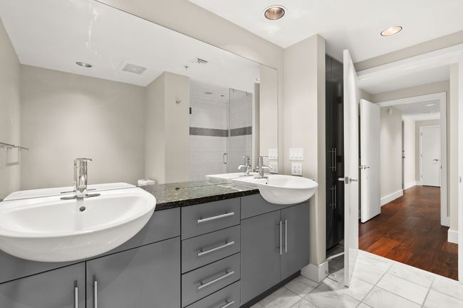 APT-2402 - 300 Bowie St, Condo with 3 bedrooms, 3 bathrooms and 2 parking in Austin TX | Image 11