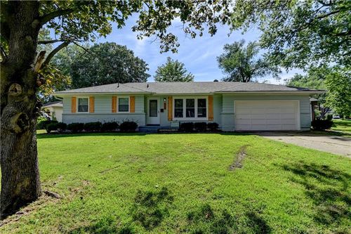 512 Nw Lakeview Rd, Blue Springs, MO, 64014-2741 | Card Image