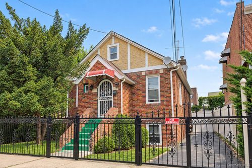 953 E 226th Street, New York, NY, 10466 | Card Image