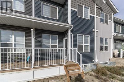 137 Red Embers Link Ne, Townhouse with 4 bedrooms, 4 bathrooms and 2 parking in Calgary AB | Image 3