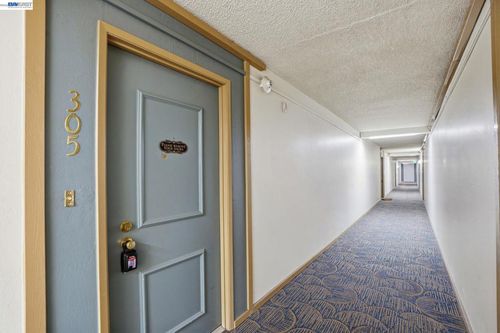 305-490 N Civic Dr, Walnut Creek, CA, 94596-7605 | Card Image