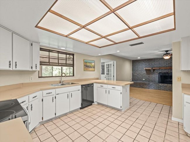 1015 Hastings Ct, House other with 3 bedrooms, 3 bathrooms and null parking in LUTZ FL | Image 11
