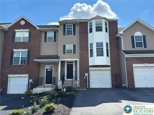 5200 Spring Ridge Dr E, Macungie, PA, 18062-9585 | Card Image