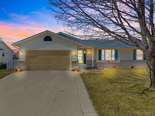 804 Fieldstone Way, Watertown, WI, 53094-7704 | Card Image