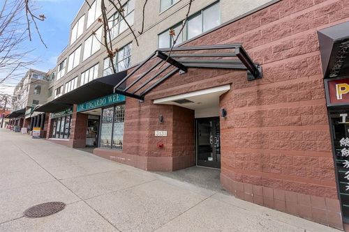 {{alt}} | Card Image