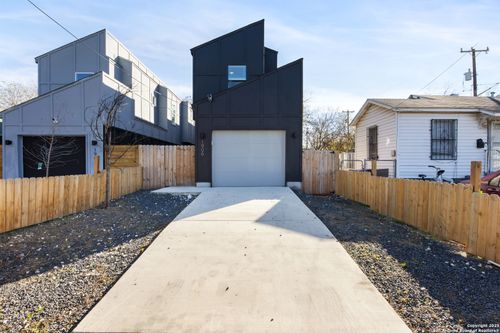 1906 E Crockett St, San Antonio, TX, 78202-3111 | Card Image