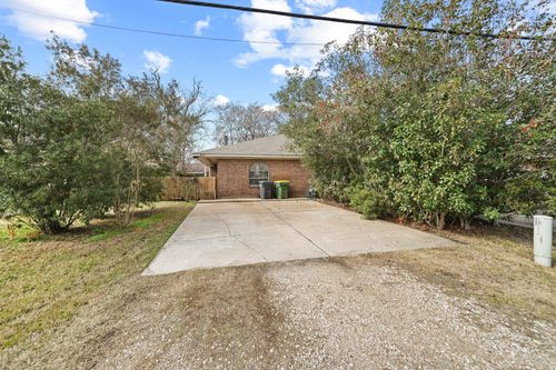 2118 N Austin Ave, Pearland, TX, 77581-3302 | Card Image