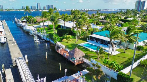 110 Shore Dr, Riviera Beach, FL, 33404-2419 | Card Image