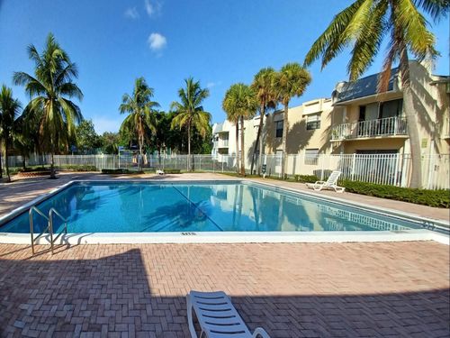 209-409 Executive Center Dr, West Palm Beach, FL, 33401-2903 | Card Image