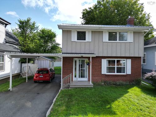 181 Pleasant St, House with 3 bedrooms, 1 bathrooms and 2 parking in Truro NS | Card Image