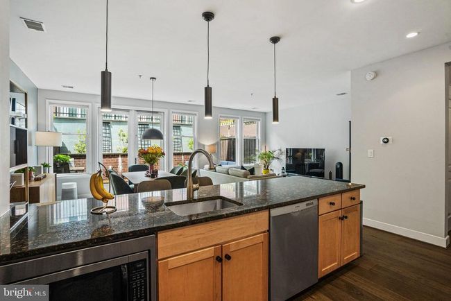 APT-104C - 1811 14 Th St N, Condo with 2 bedrooms, 3 bathrooms and null parking in ARLINGTON VA | Image 8