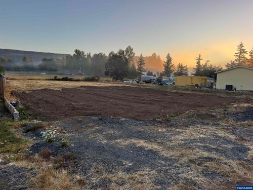 3722 Green River Rd, Sweet Home, OR, 97386-1107 | Card Image