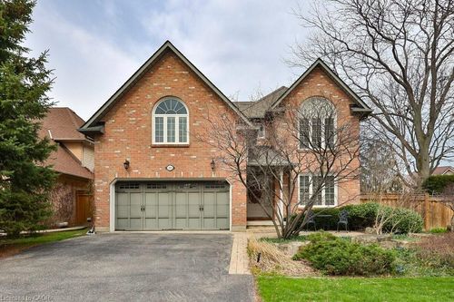 2111 Kevin Crescent, Burlington, ON, L7M4E3 | Card Image
