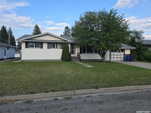 212 8th St E, Wynyard, SK, S0A4T0 | Card Image