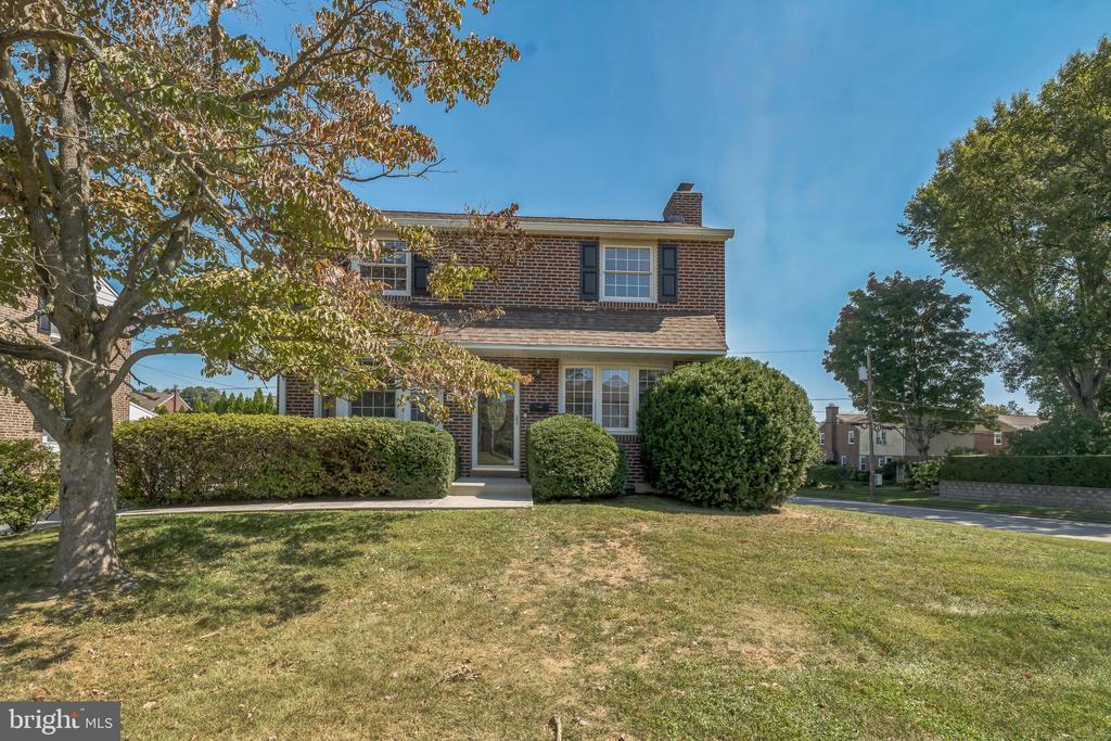 James Dr, Havertown, PA 19083