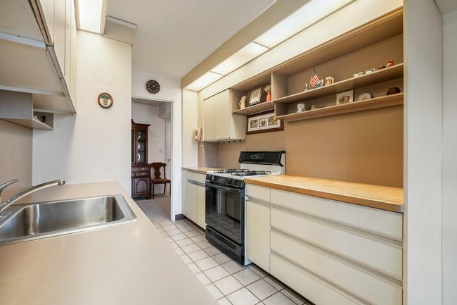Galley kitchen | Image 5