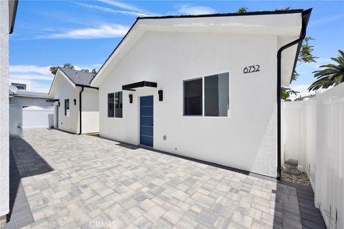 6732 Gentry Ave, North Hollywood, CA, 91606-1609 | Card Image