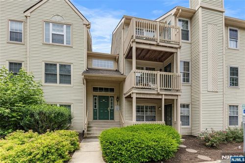 35 Spruce Ct, Clifton, NJ, 07014-1369 | Card Image