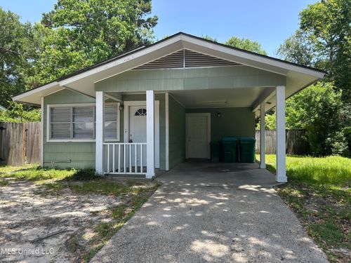110 Hickory Dr, Ocean Springs, MS, 39564-4110 | Card Image