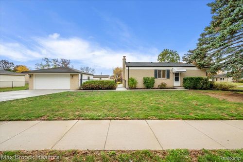 13386 Winona Dr, Sterling Heights, MI, 48312-1560 | Card Image