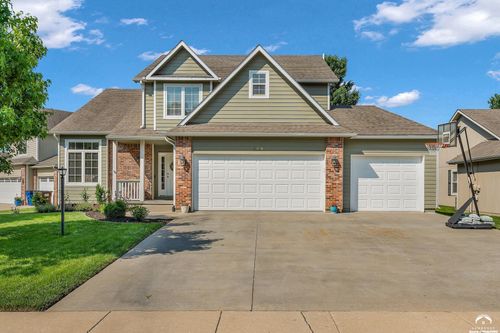 3215 Huntington Rd, Lawrence, KS, 66049-5207 | Card Image