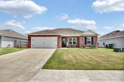 14229 N 73rd East Avenue, House other with 3 bedrooms, 2 bathrooms and null parking in Collinsville OK | Image 1