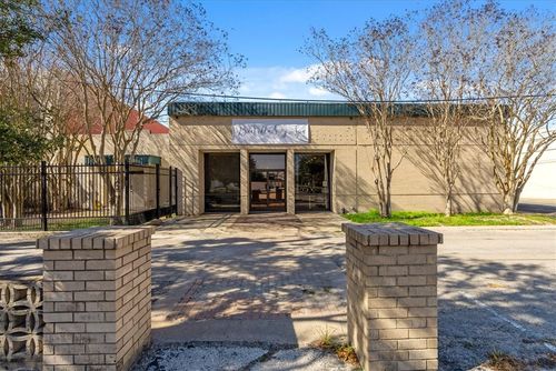 214 N Washington St, Beeville, TX, 78102-4511 | Card Image