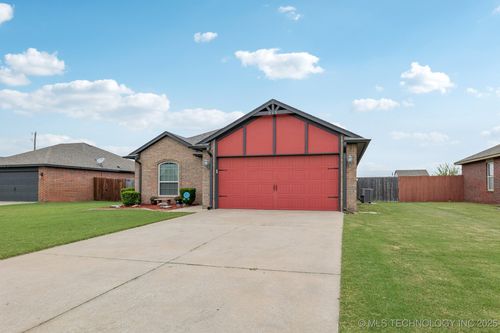 215 Dillon Dr, Kiefer, OK, 74041-3036 | Card Image