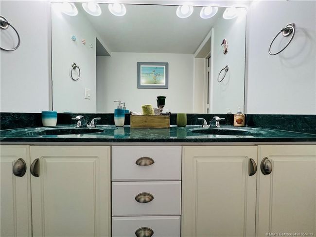 APT-401 - 10044 Ocean Dr, Condo with 3 bedrooms, 2 bathrooms and null parking in Jensen Beach FL | Image 59