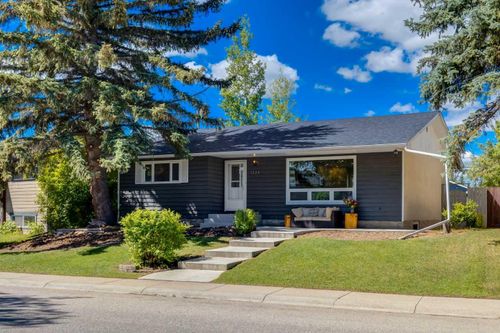 1324 Lake Sylvan Dr Se, Calgary, AB, T2J3C8 | Card Image