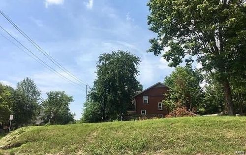 803 Independence St, Cape Girardeau, MO, 63703-6205 | Card Image