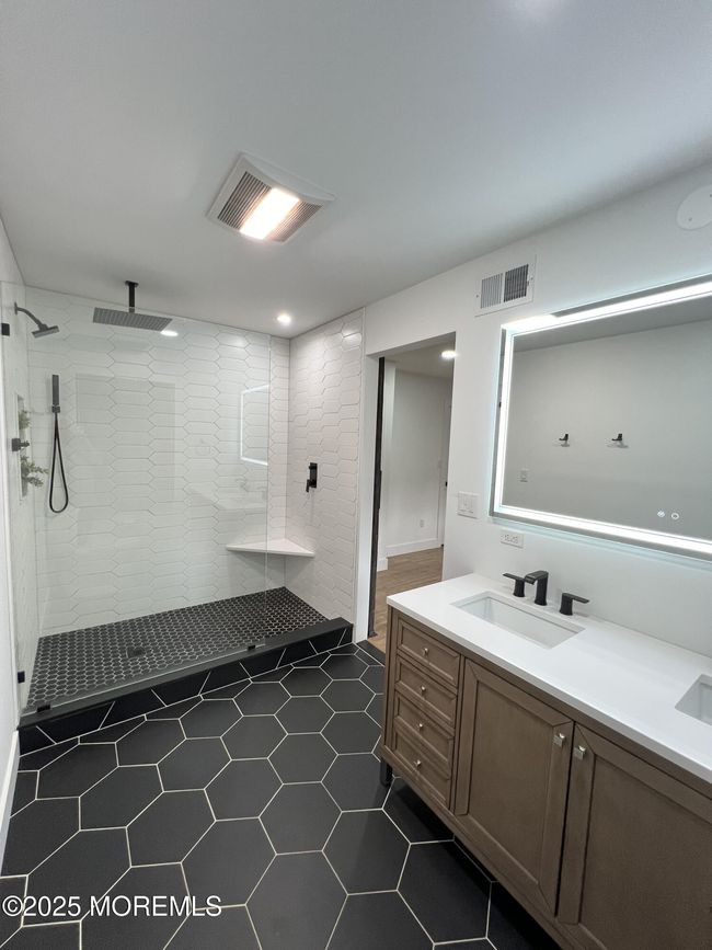 Gorgeous Spa Shower | Image 17
