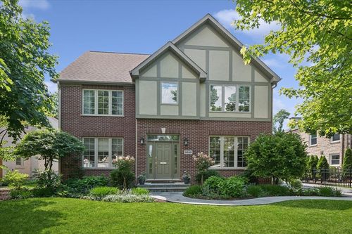 9550 Central Park Ave, Evanston, IL, 60203-1104 | Card Image