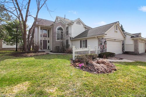 7365 Danbury Dr, West Bloomfield, MI, 48322-3582 | Card Image