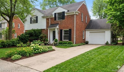 3813 Brewster St, Dearborn, MI, 48120-1057 | Card Image