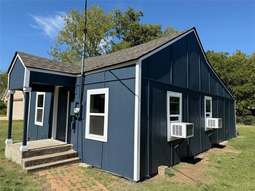 638 E Walcott St, Pilot Point, TX, 76258-3760 | Card Image