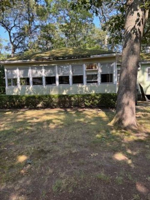 84 Walnut St, Lake Grove, NY, 11755-2909 | Card Image