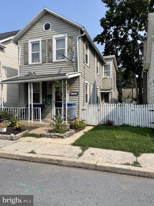 304 W 2nd St, HUMMELSTOWN, PA, 17036-1301 | Card Image