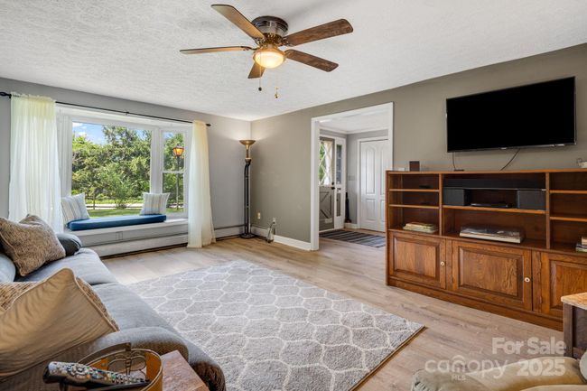 1058 Howard Gap Loop Rd, House other with 3 bedrooms, 3 bathrooms and null parking in Flat Rock NC | Image 6