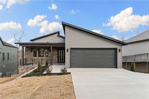 28 Reading Ln, Bella Vista, AR, 72714-4026 | Card Image