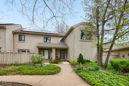 561 Old Barn Rd, Lake Barrington, IL, 60010-1722 | Card Image