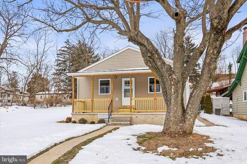 1443 W College Ave, YORK, PA, 17404-5607 | Card Image