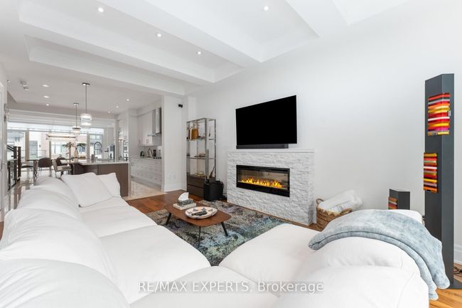 23 Carrville Woods Cir, House attached with 3 bedrooms, 4 bathrooms and 2 parking in Vaughan ON | Image 13