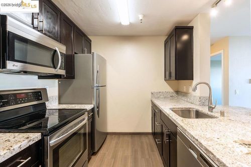 apt-3213-6400 Christie Ave, Emeryville, CA, 94608-1036 | Card Image