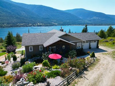 125 Lakeview Dr, House other with 3 bedrooms, 3 bathrooms and 6 parking in Central Kootenay Rd Rural BC | Image 1