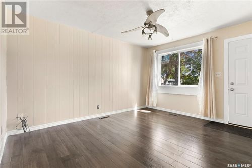 4506 2nd Ave N, Regina, SK, S4R0Y4 | Card Image