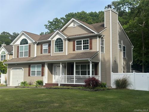 18 Mill Ln, Medford, NY, 11763-1662 | Card Image