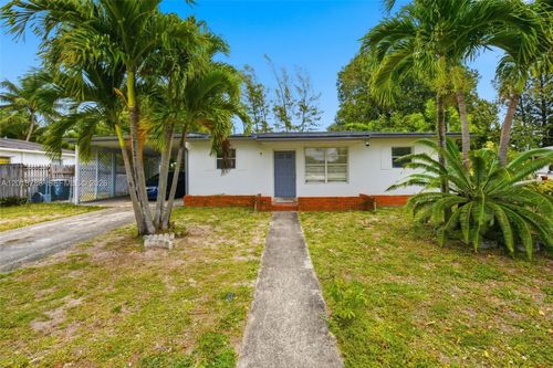 4621 Sw 31st Dr, West Park, FL, 33023-5566 | Card Image