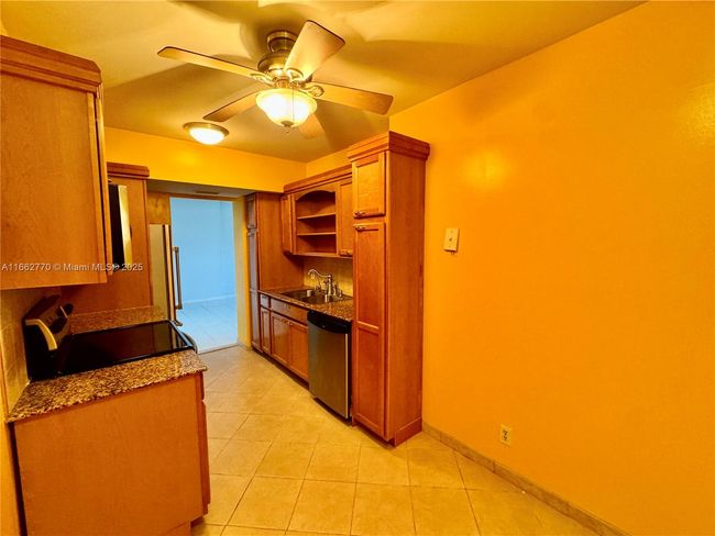APT-506 - 4330 Hillcrest Dr, Condo with 1 bedrooms, 2 bathrooms and null parking in Hollywood FL | Image 8
